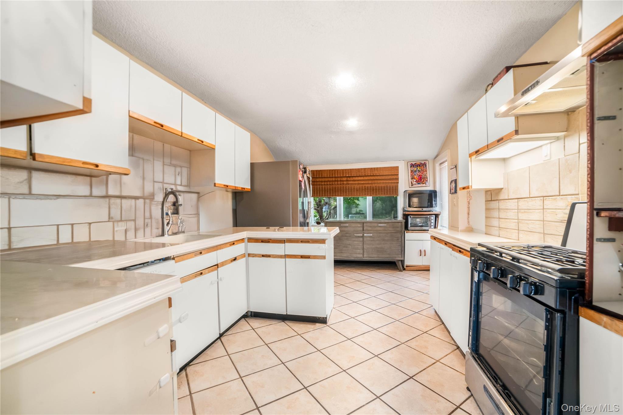 211 Cantiague Rock Road, Westbury, NY 11590