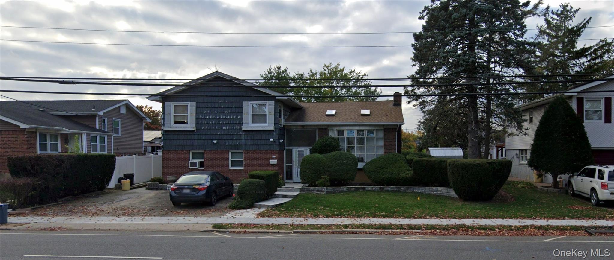 211 Cantiague Rock Road, Westbury, NY 11590
