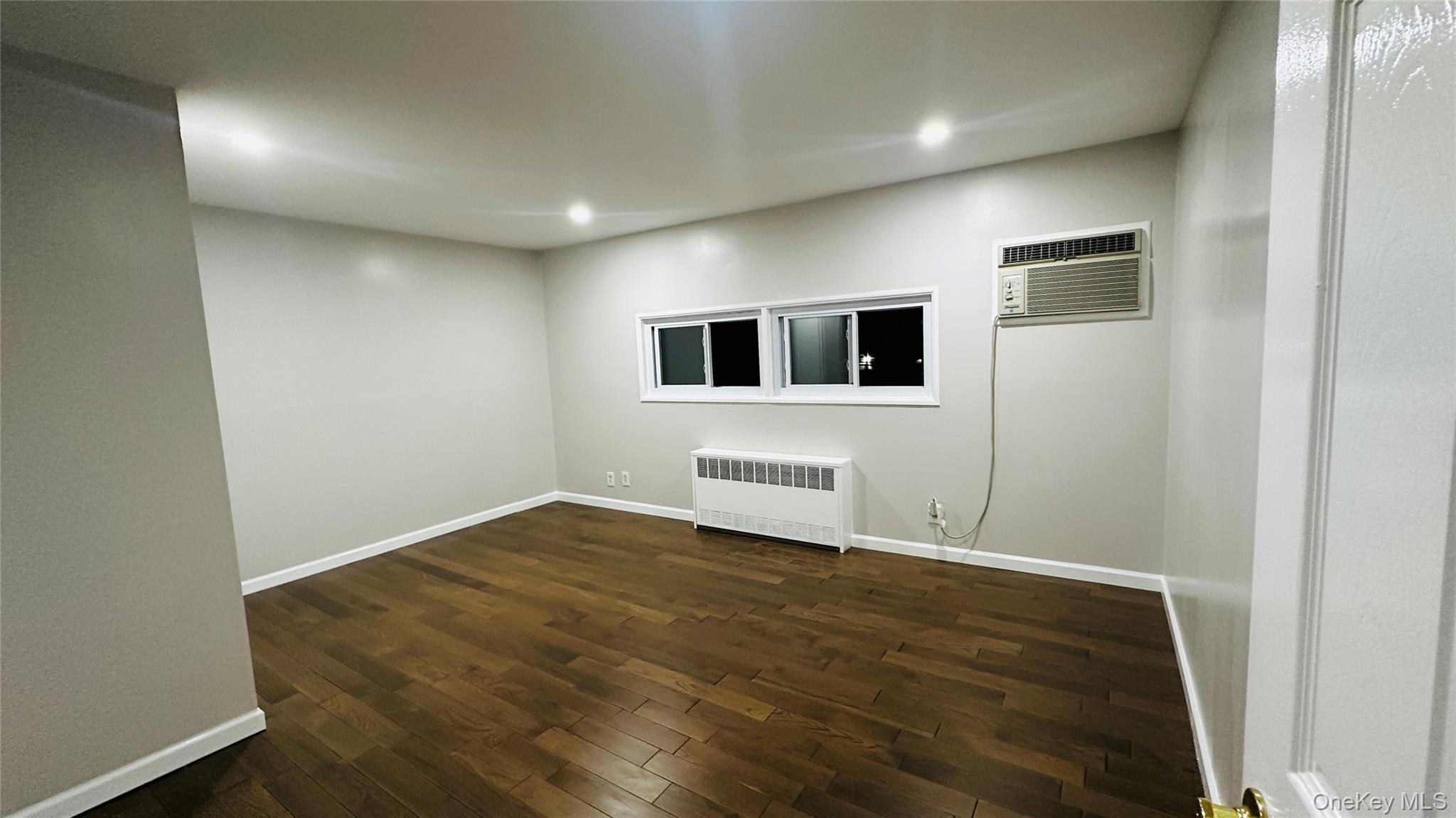 20 Polo Lane, Westbury, NY 11590