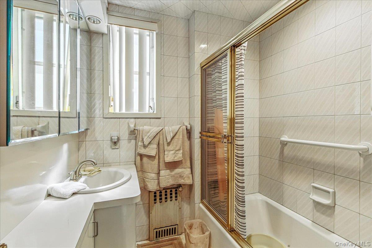 9015 Bayview Place, Brooklyn, NY 11236