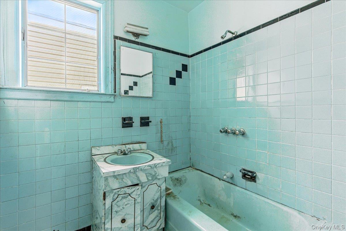 9015 Bayview Place, Brooklyn, NY 11236