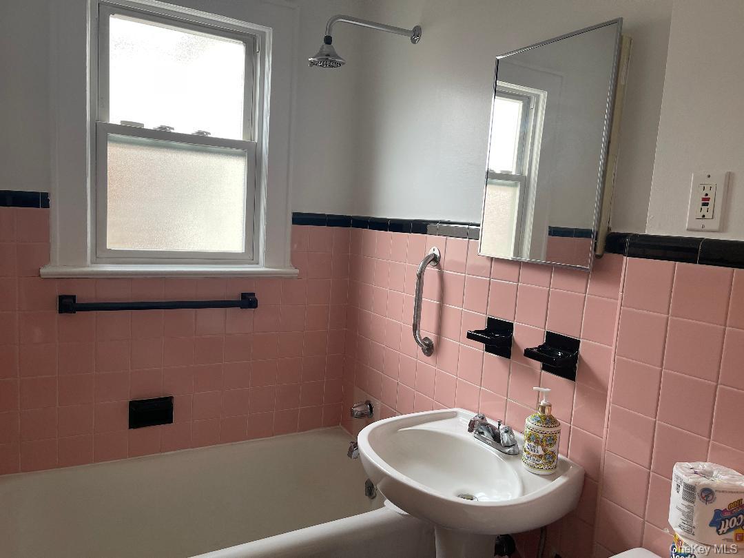 75 Mohawk Avenue, East Atlantic Beach, NY 11561