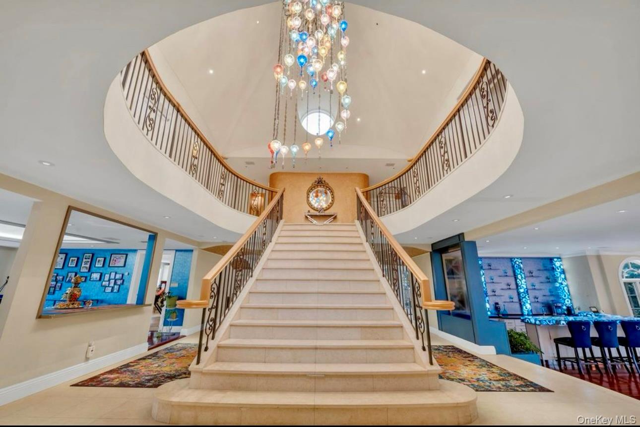 12 Sloanes Court, Sands Point, NY 11050