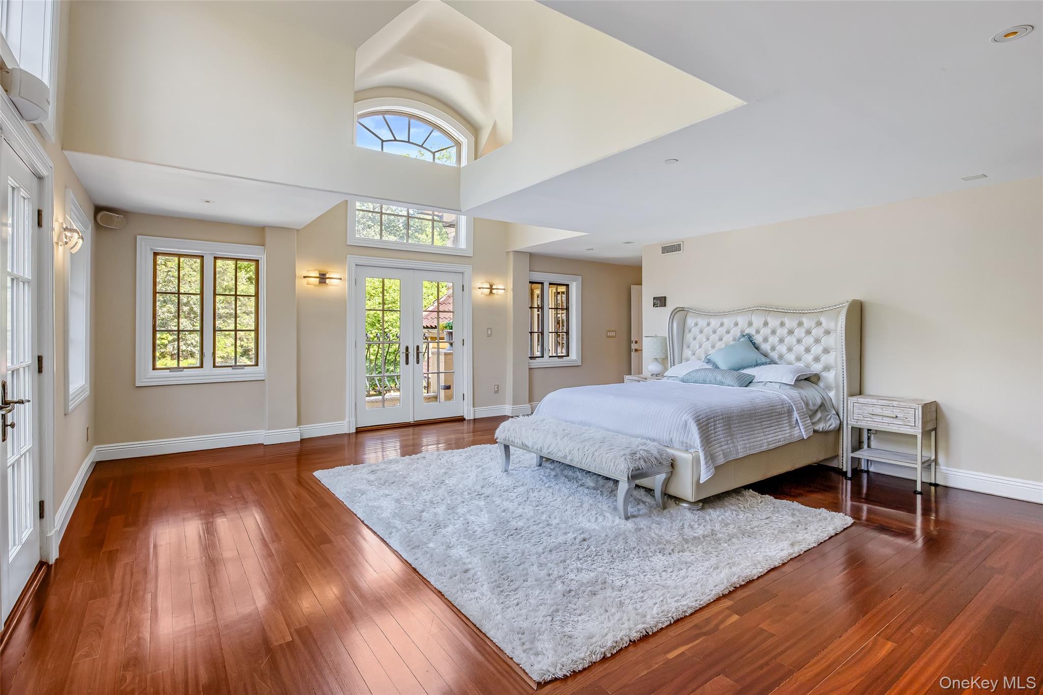 12 Sloanes Court, Sands Point, NY 11050