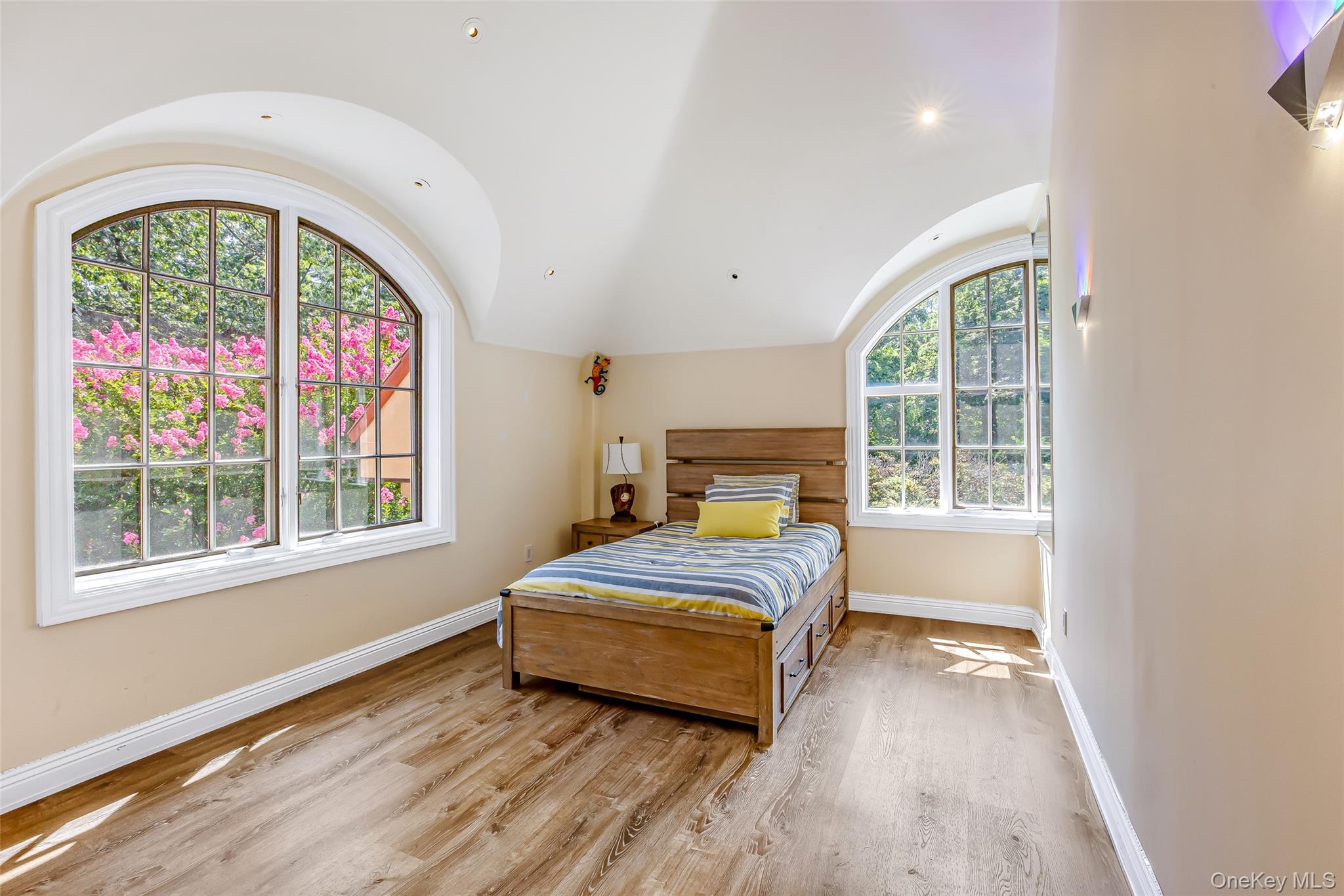 12 Sloanes Court, Sands Point, NY 11050