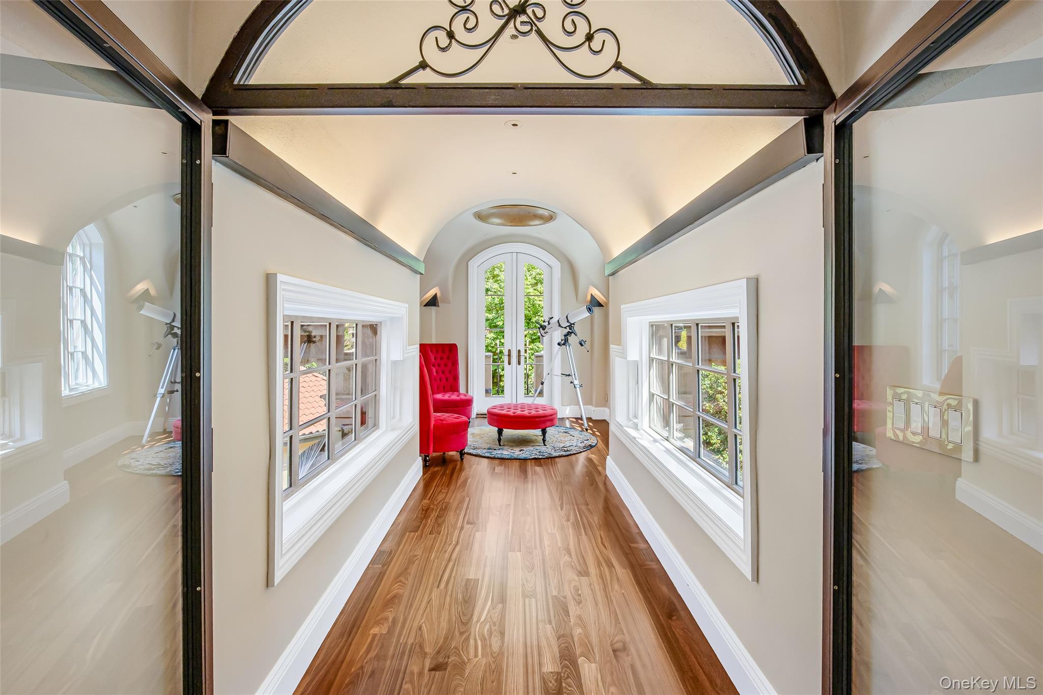 12 Sloanes Court, Sands Point, NY 11050