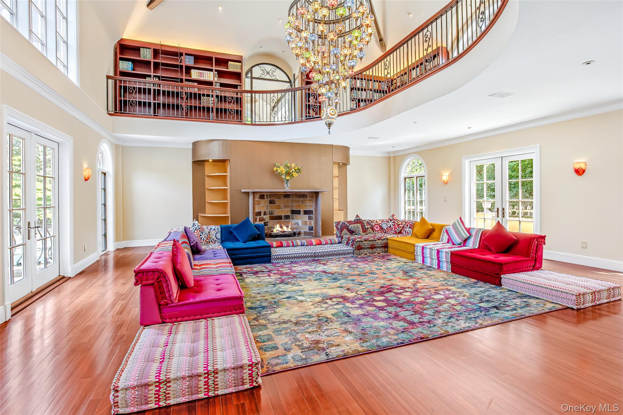 12 Sloanes Court, Sands Point, NY 11050