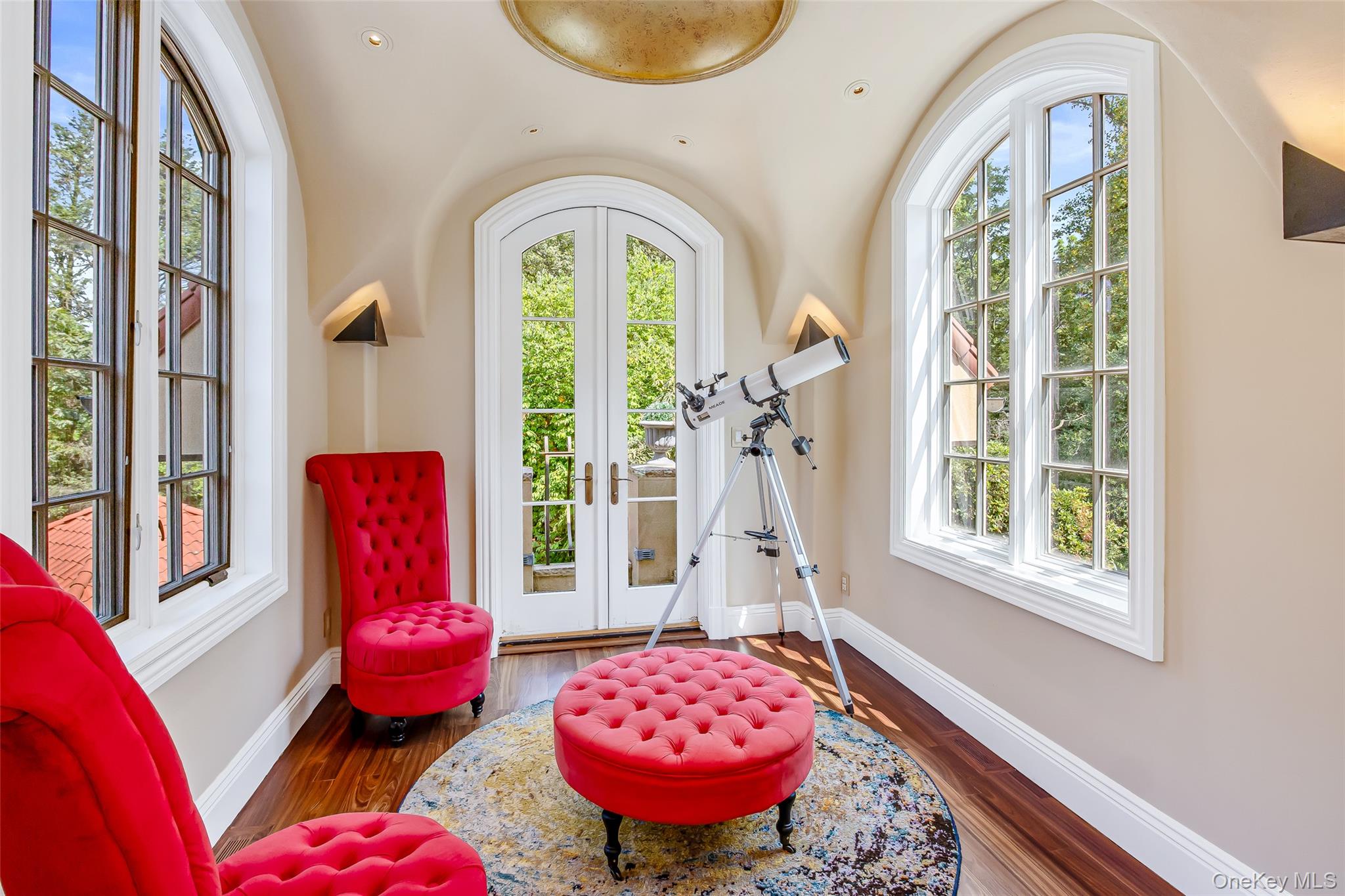 12 Sloanes Court, Sands Point, NY 11050