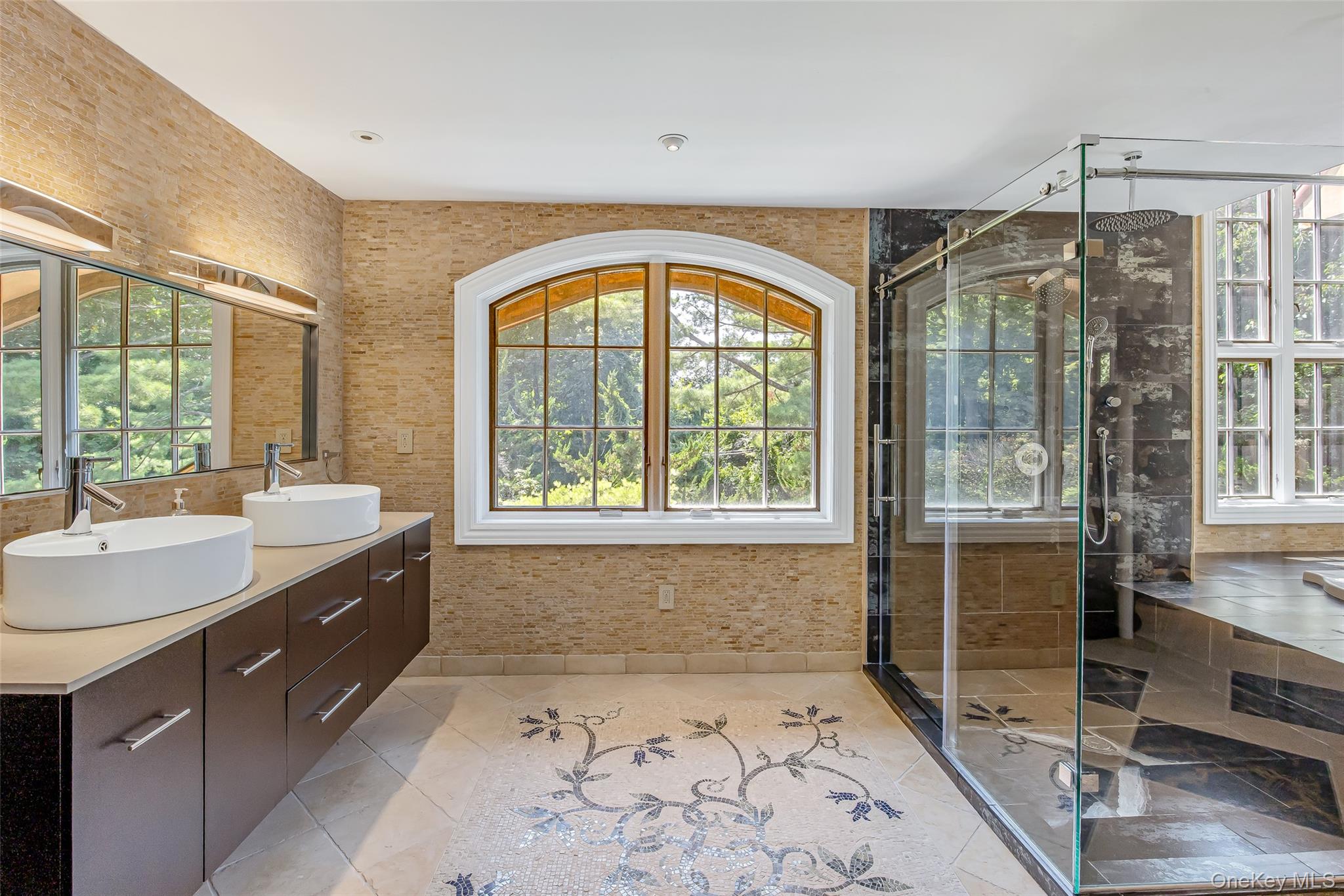 12 Sloanes Court, Sands Point, NY 11050