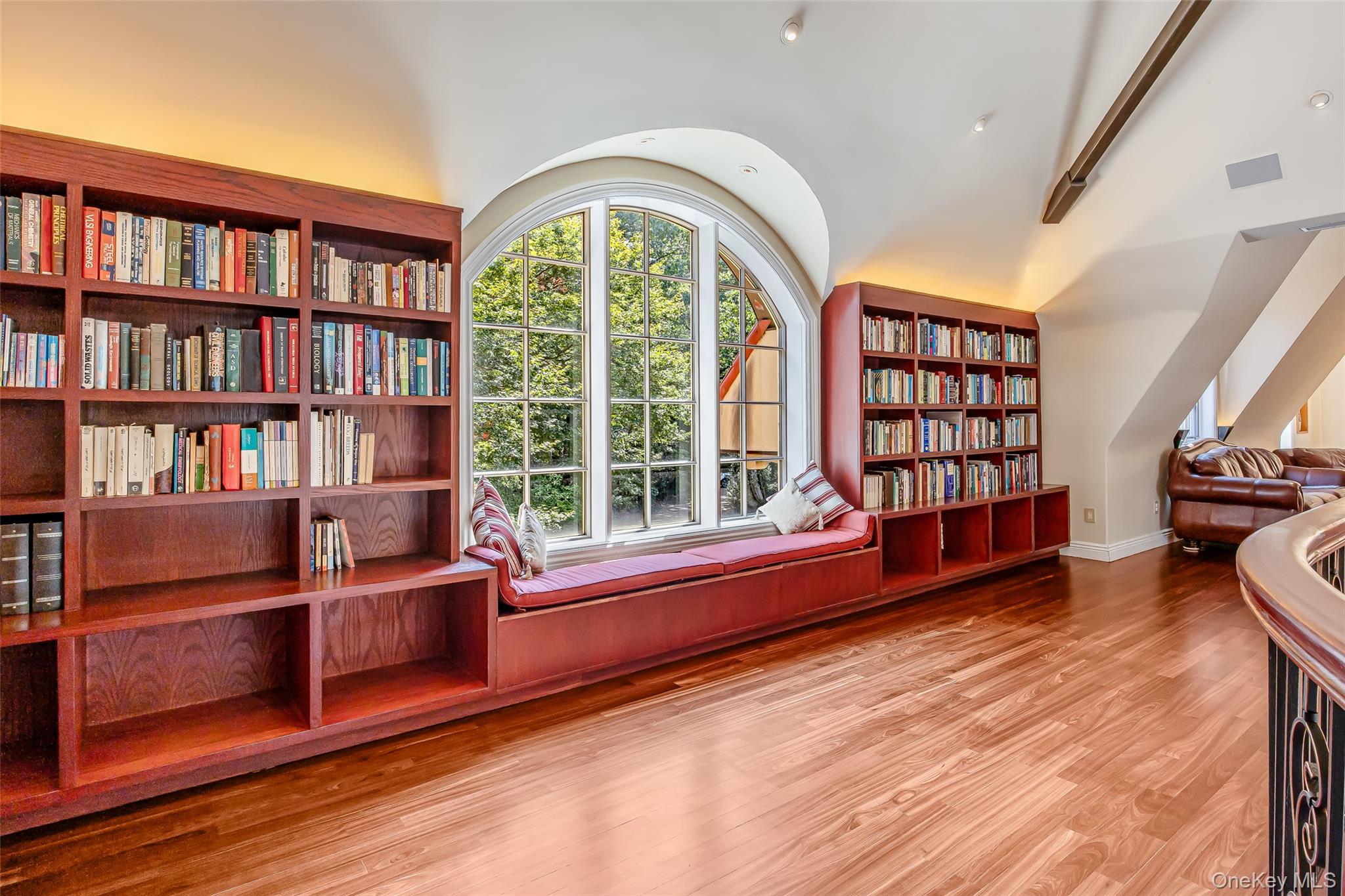 12 Sloanes Court, Sands Point, NY 11050