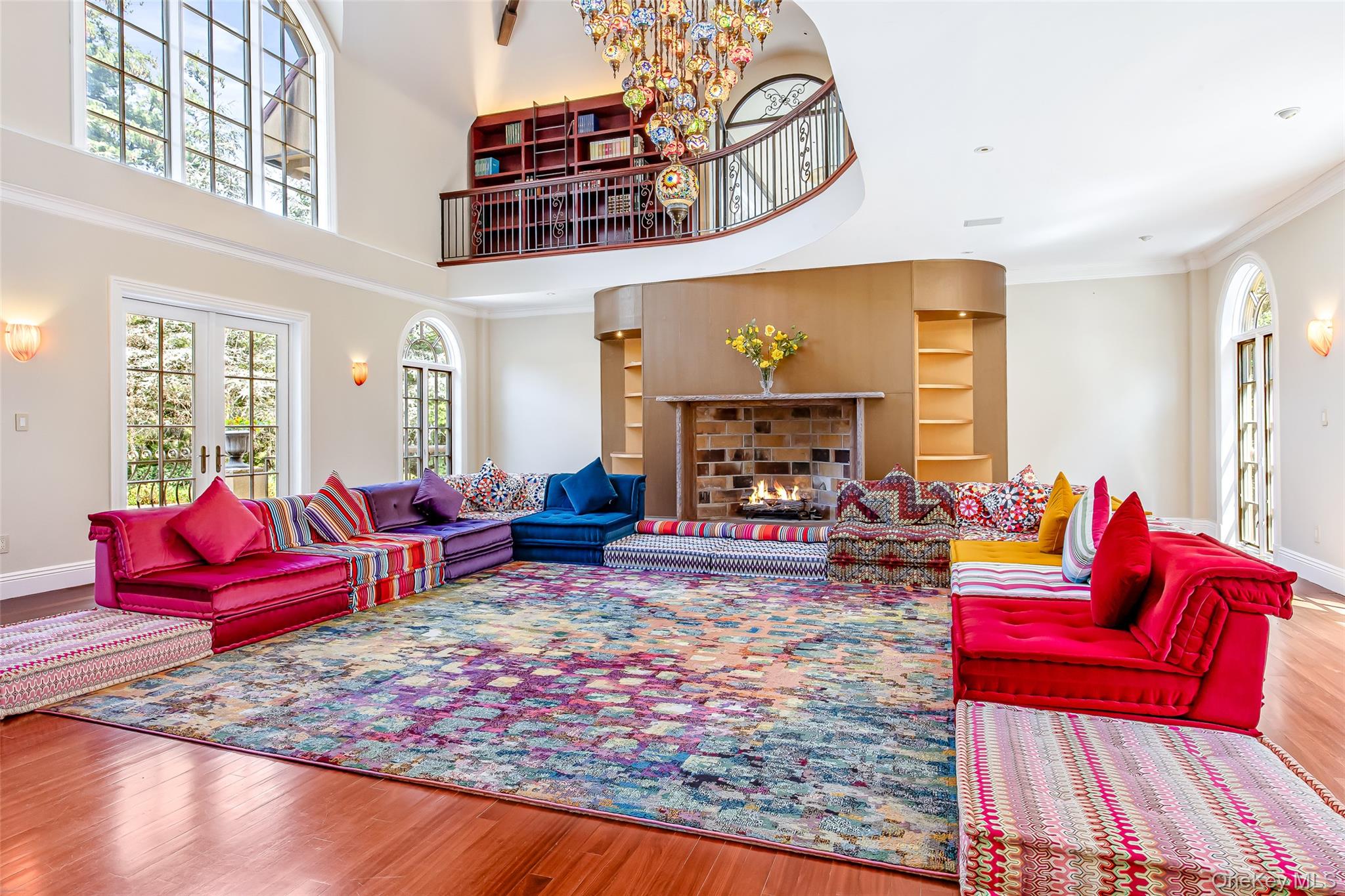 12 Sloanes Court, Sands Point, NY 11050