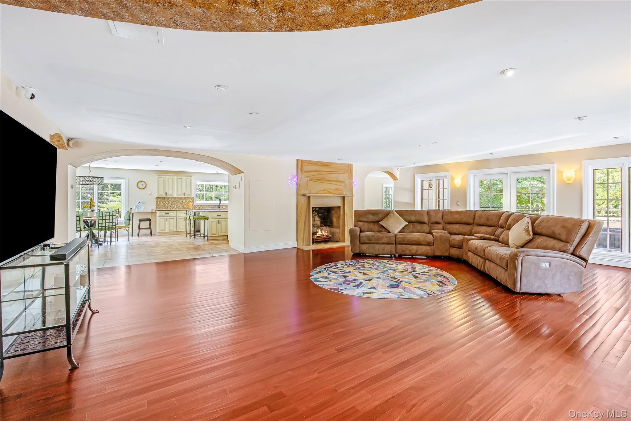 12 Sloanes Court, Sands Point, NY 11050