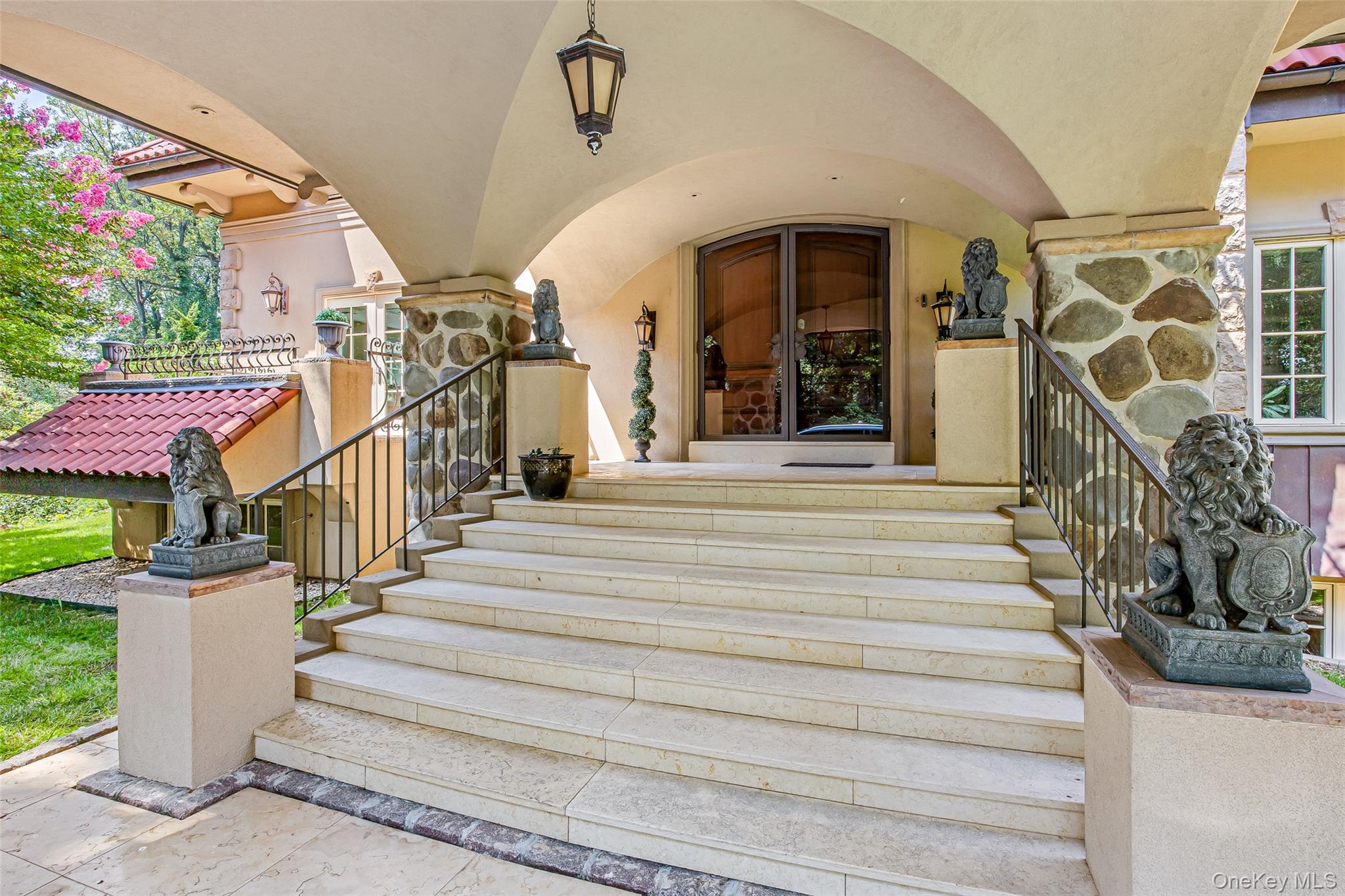 12 Sloanes Court, Sands Point, NY 11050