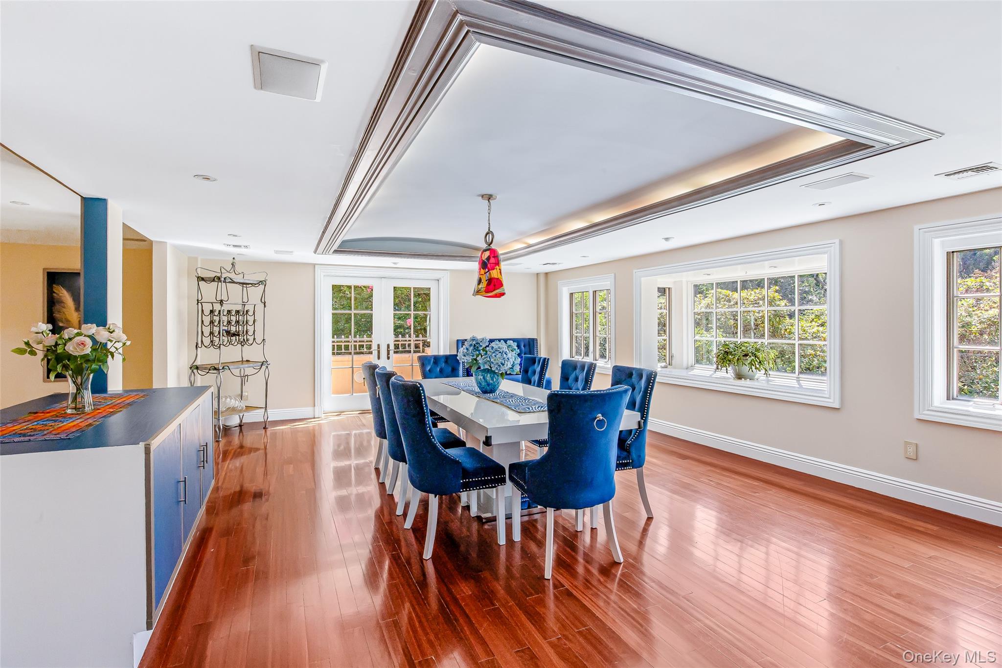 12 Sloanes Court, Sands Point, NY 11050