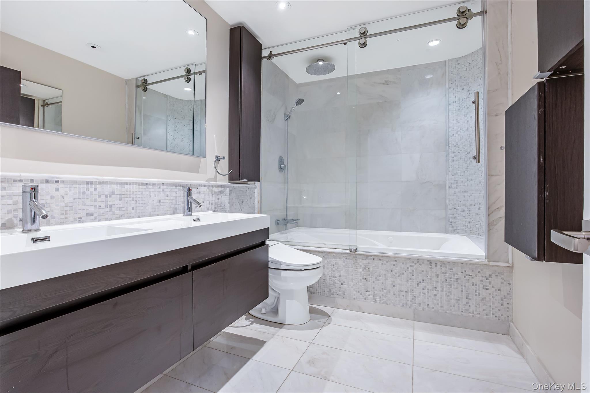 12 Sloanes Court, Sands Point, NY 11050