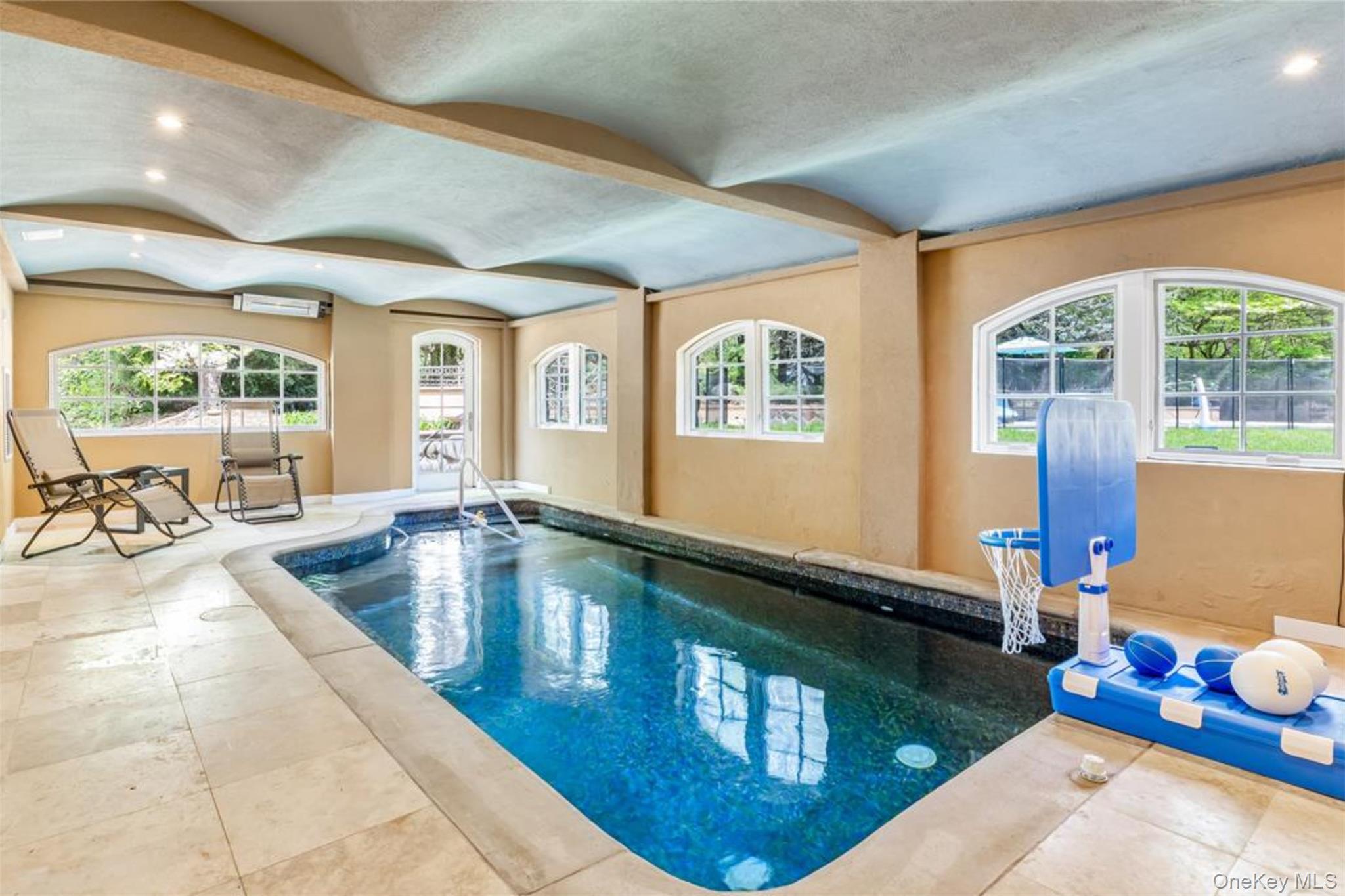 12 Sloanes Court, Sands Point, NY 11050