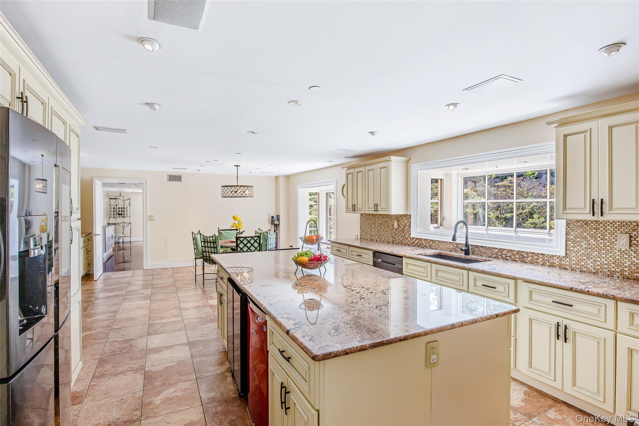 12 Sloanes Court, Sands Point, NY 11050