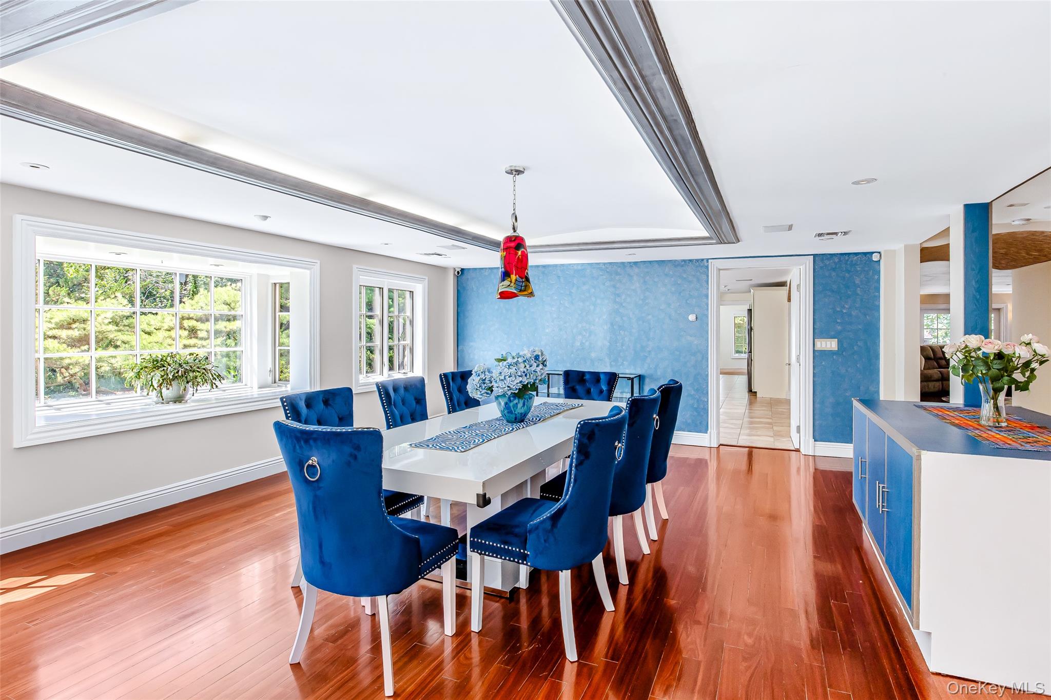 12 Sloanes Court, Sands Point, NY 11050