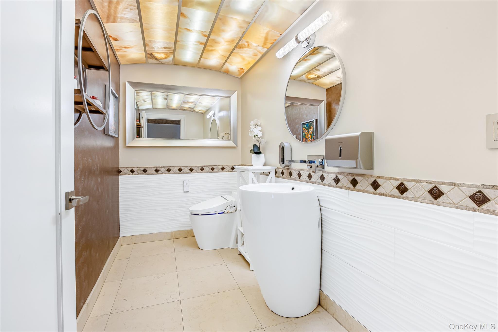 12 Sloanes Court, Sands Point, NY 11050