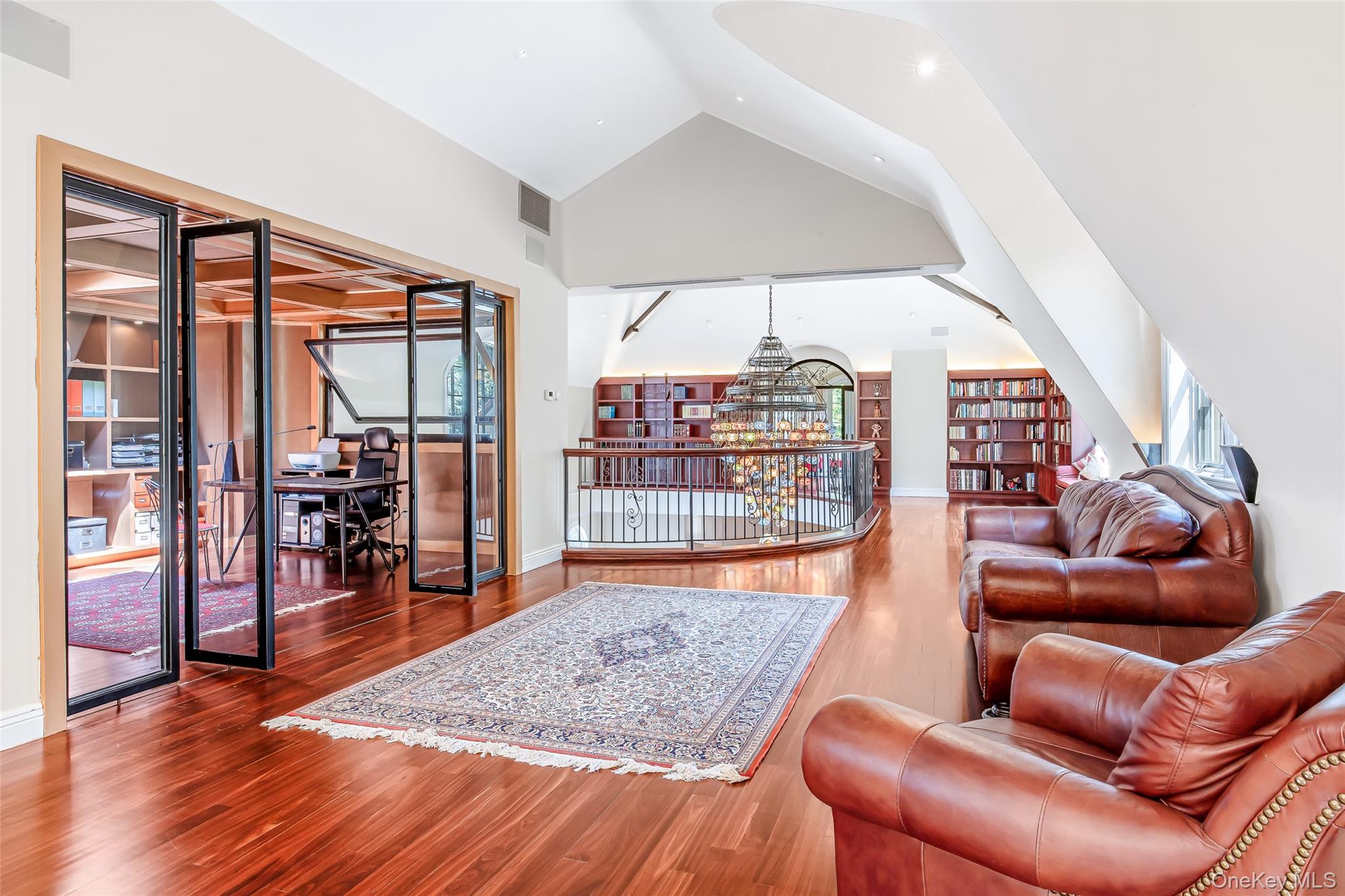 12 Sloanes Court, Sands Point, NY 11050