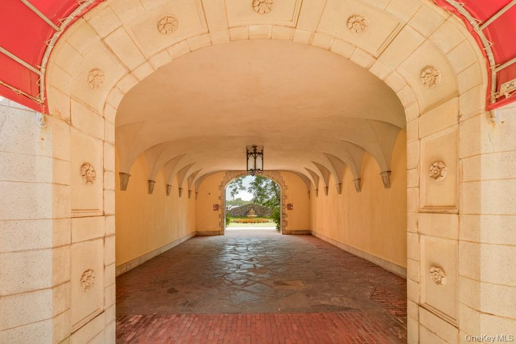 23 Old Mamaroneck Road # 1M, White Plains, NY 10605