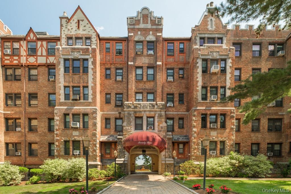 23 Old Mamaroneck Road # 1M, White Plains, NY 10605