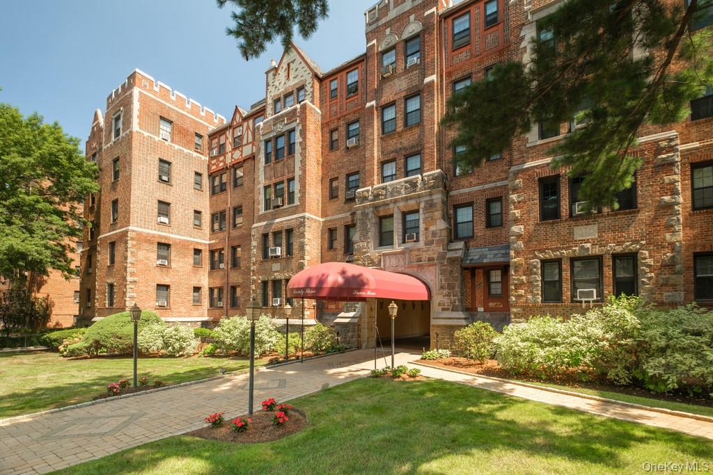 23 Old Mamaroneck Road # 1M, White Plains, NY 10605