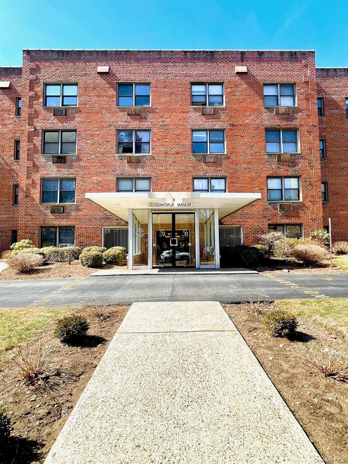 5 Oakdale Manor # B18, Suffern, NY 10901