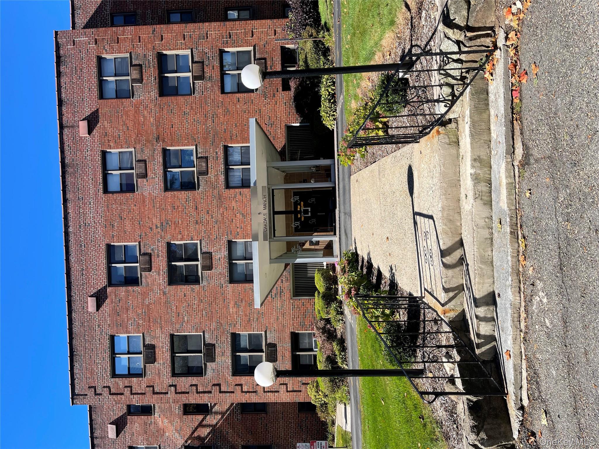 5 Oakdale Manor # B18, Suffern, NY 10901