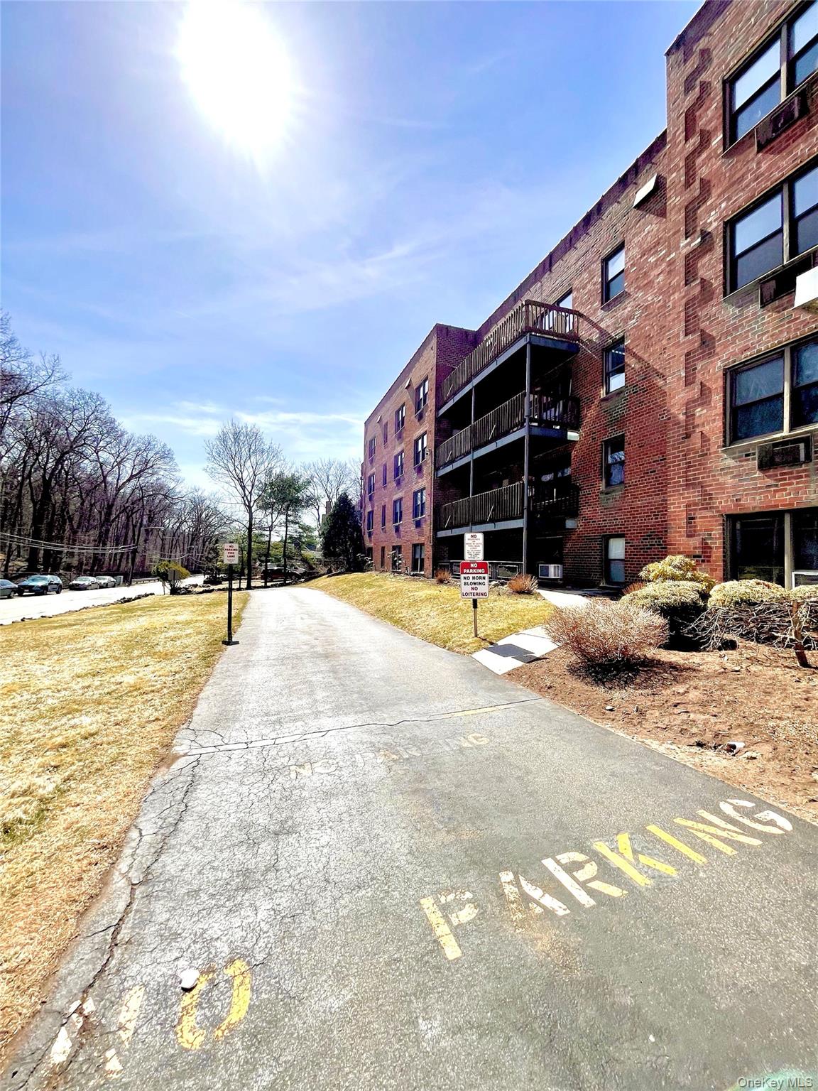 5 Oakdale Manor # B18, Suffern, NY 10901