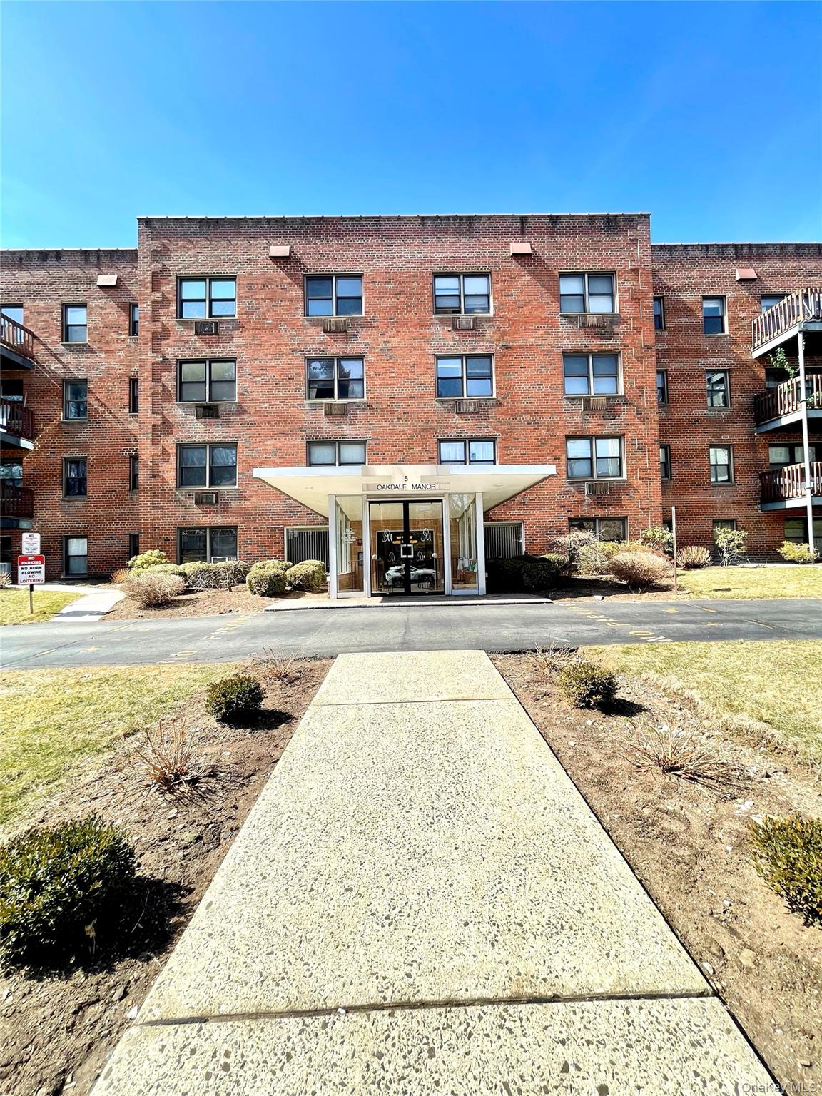 5 Oakdale Manor # B18, Suffern, NY 10901