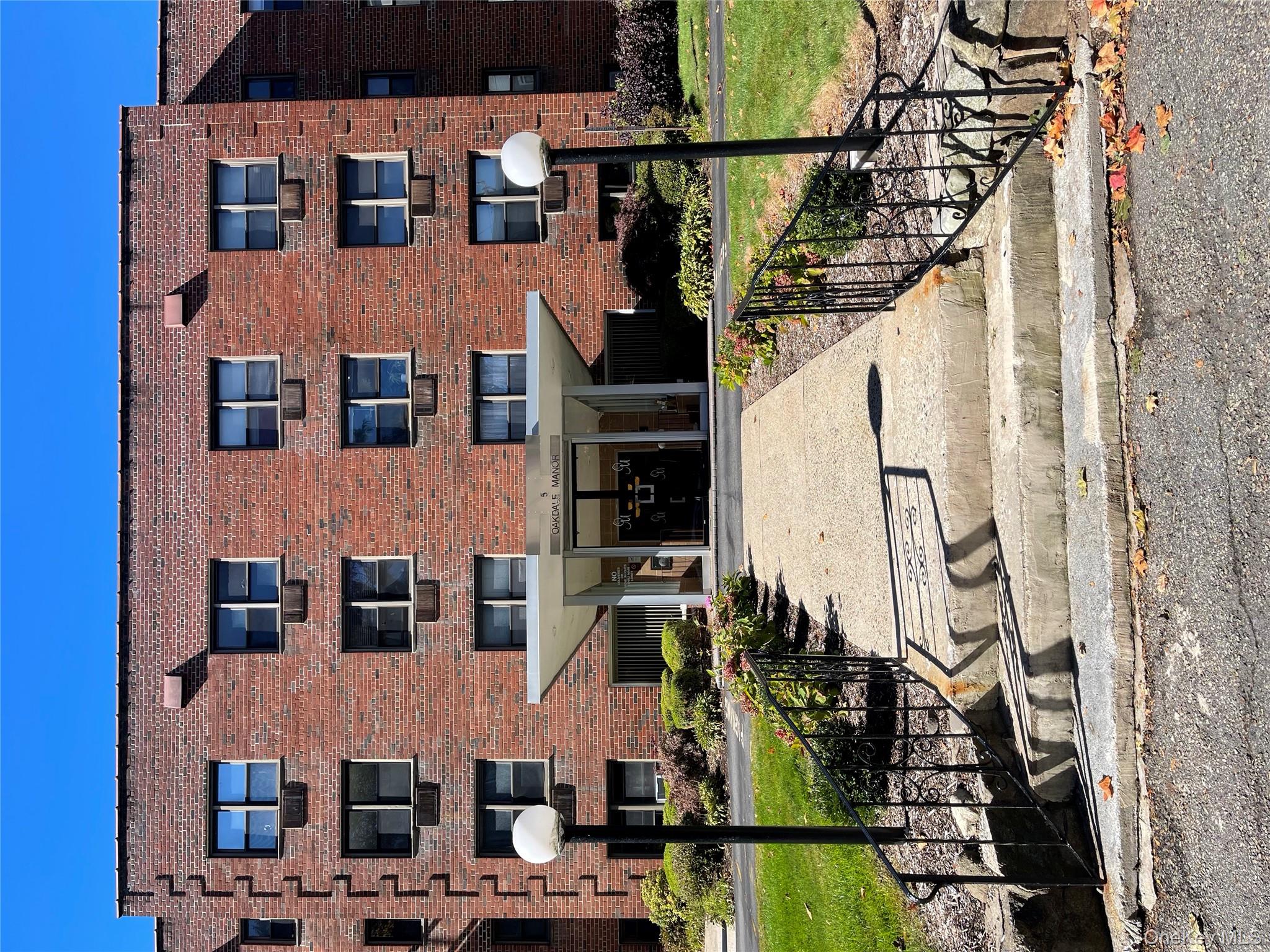 5 Oakdale Manor # B18, Suffern, NY 10901