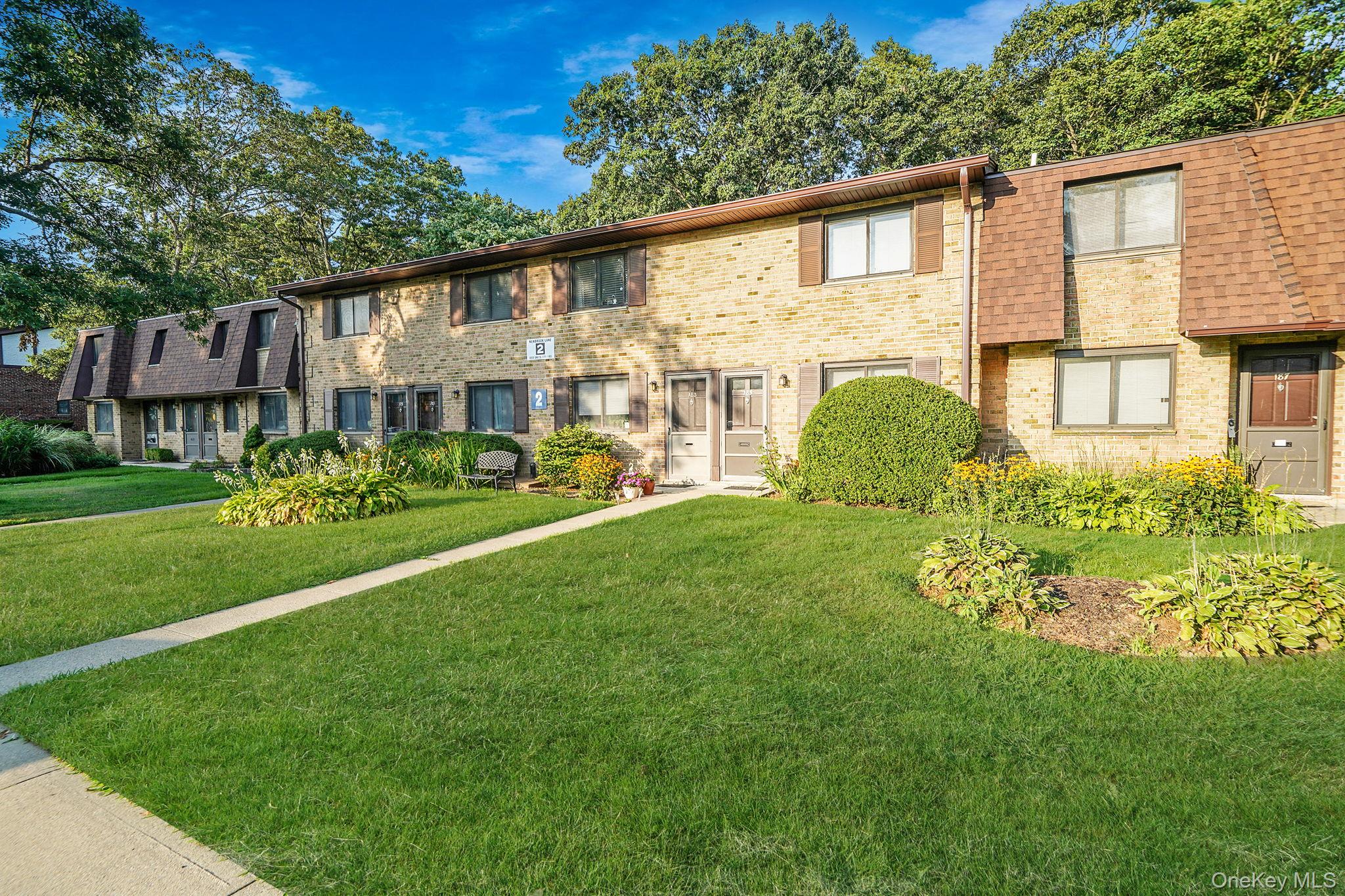 185 Newbrook # 185, Bay Shore, NY 11706