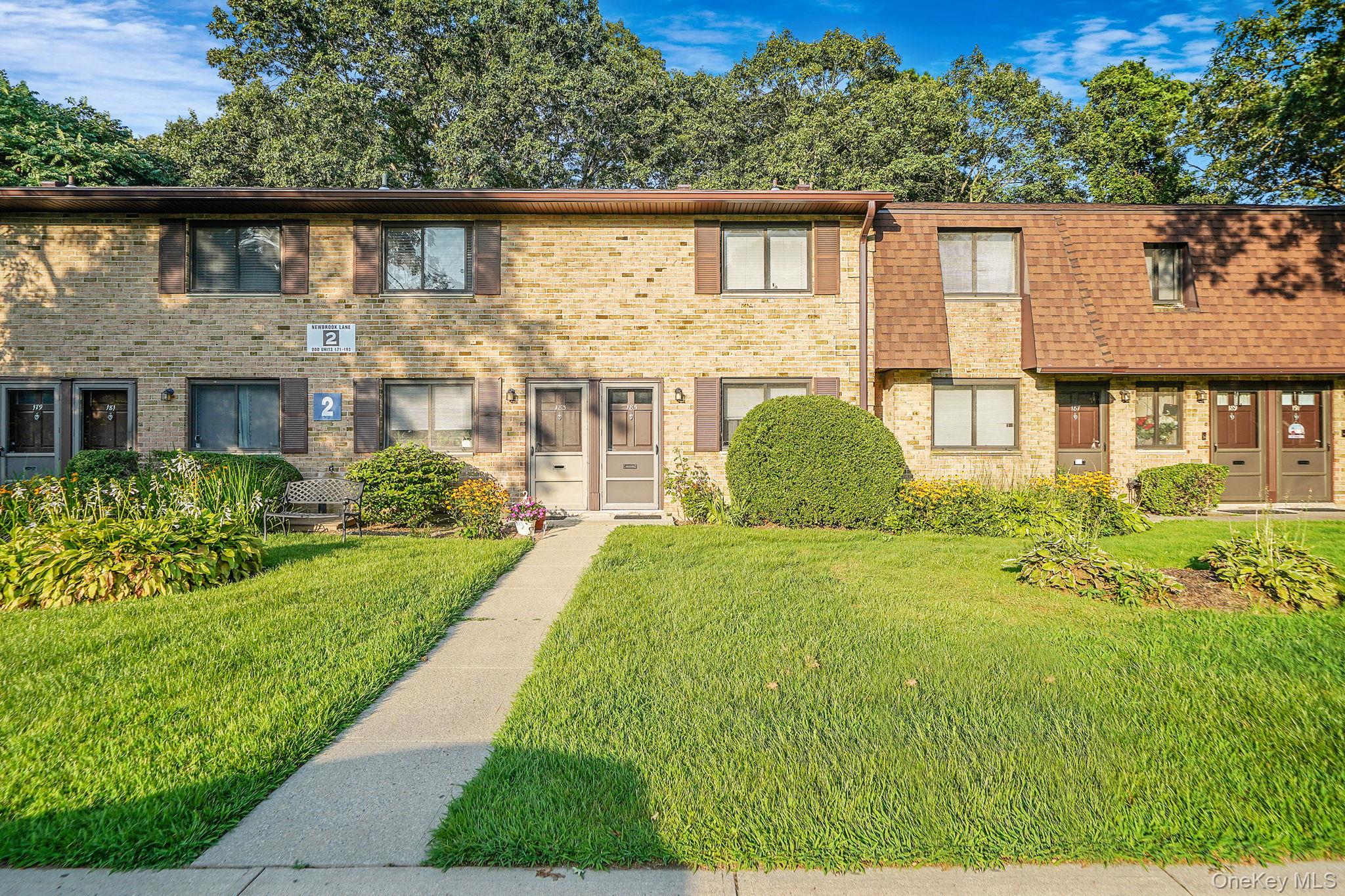 185 Newbrook # 185, Bay Shore, NY 11706