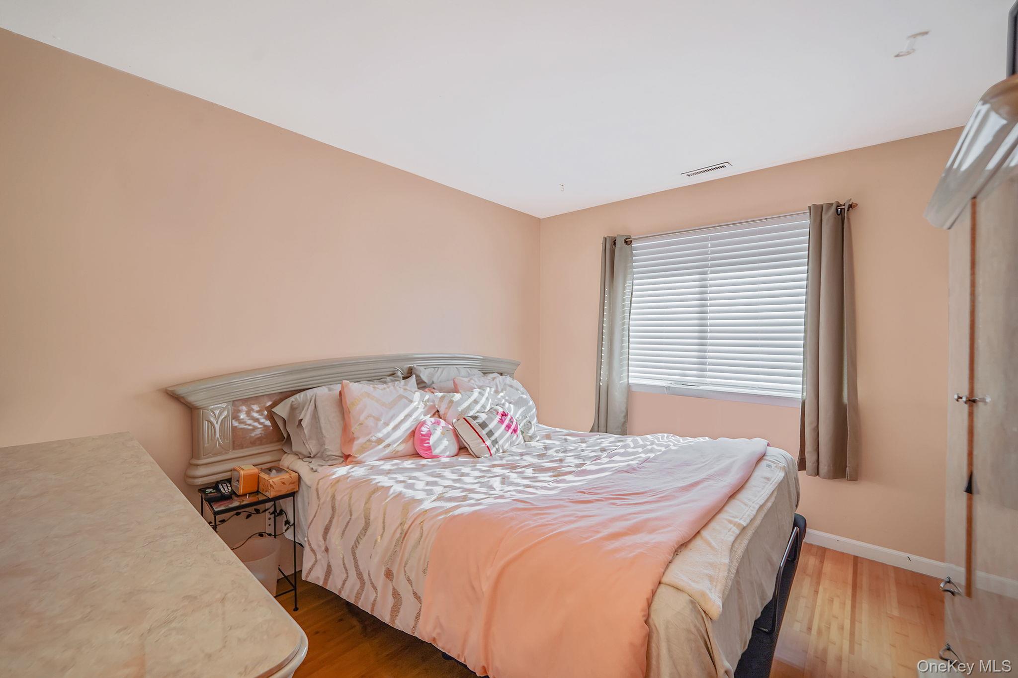 185 Newbrook # 185, Bay Shore, NY 11706