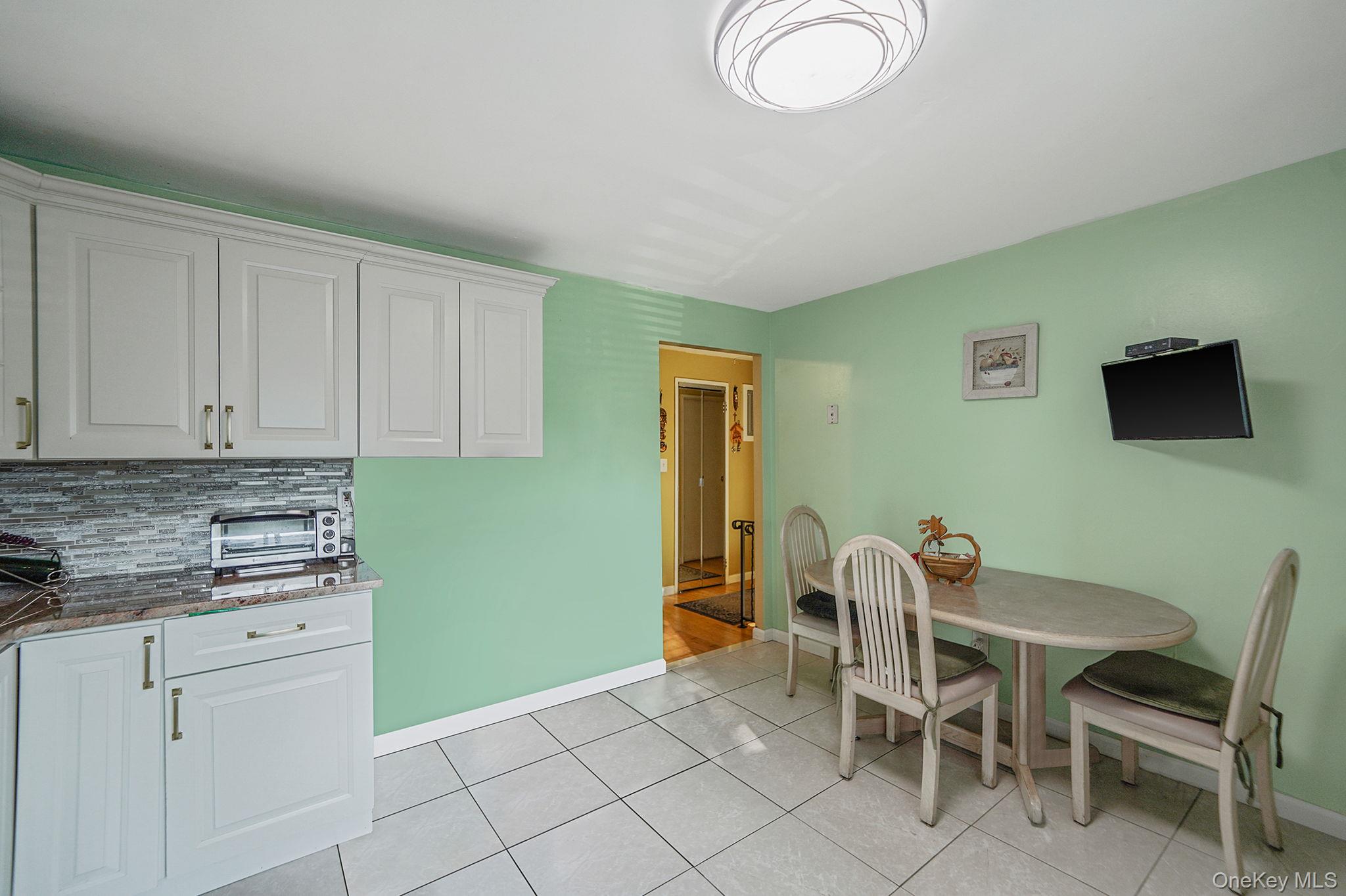 185 Newbrook # 185, Bay Shore, NY 11706