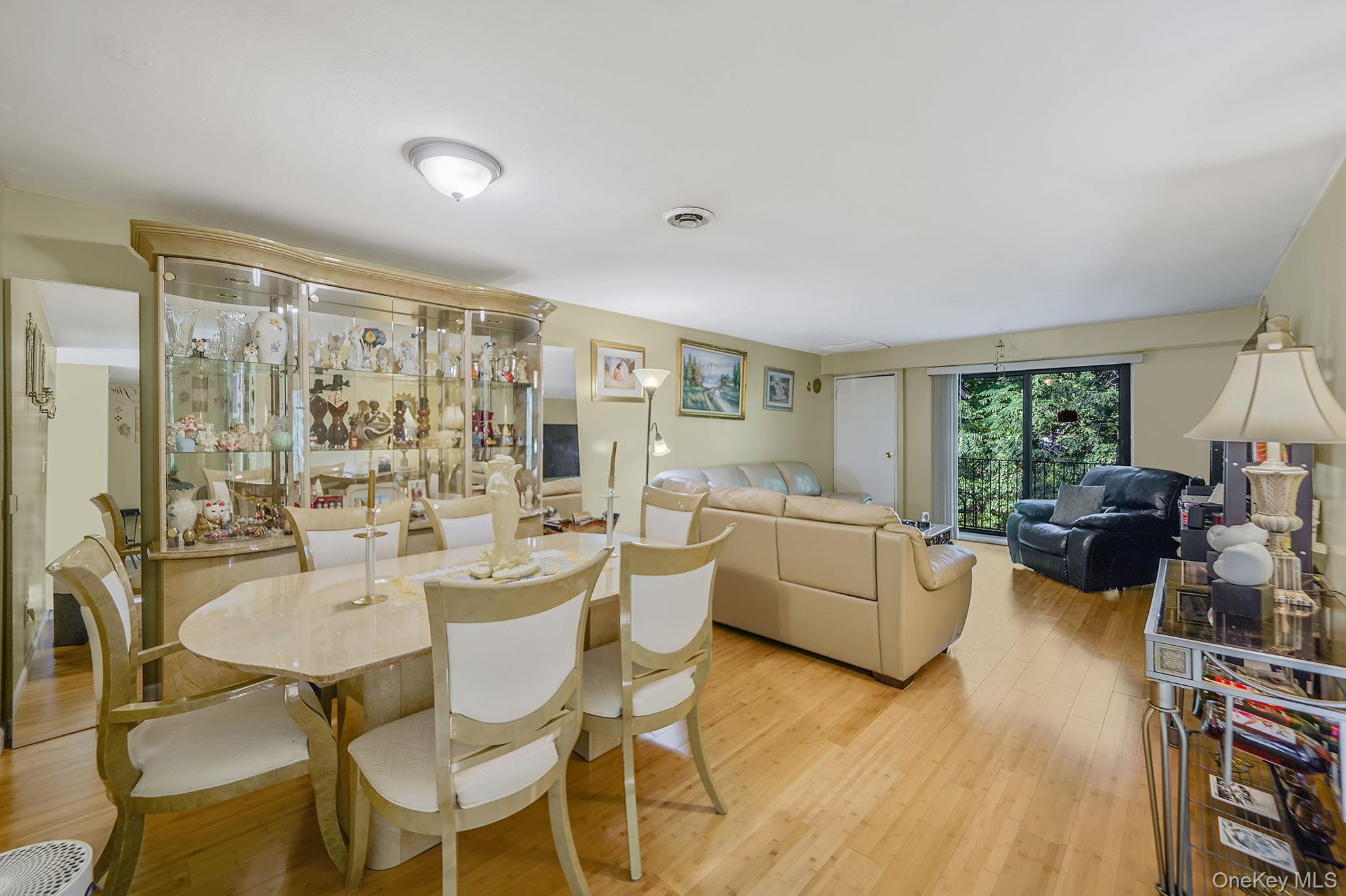 185 Newbrook # 185, Bay Shore, NY 11706