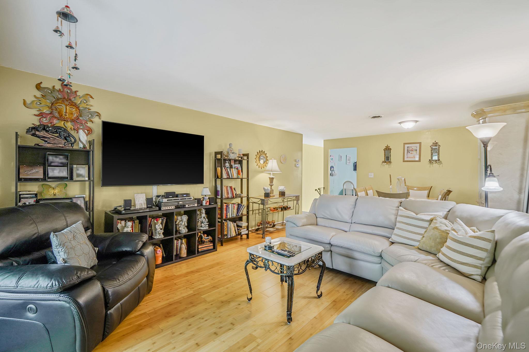 185 Newbrook # 185, Bay Shore, NY 11706