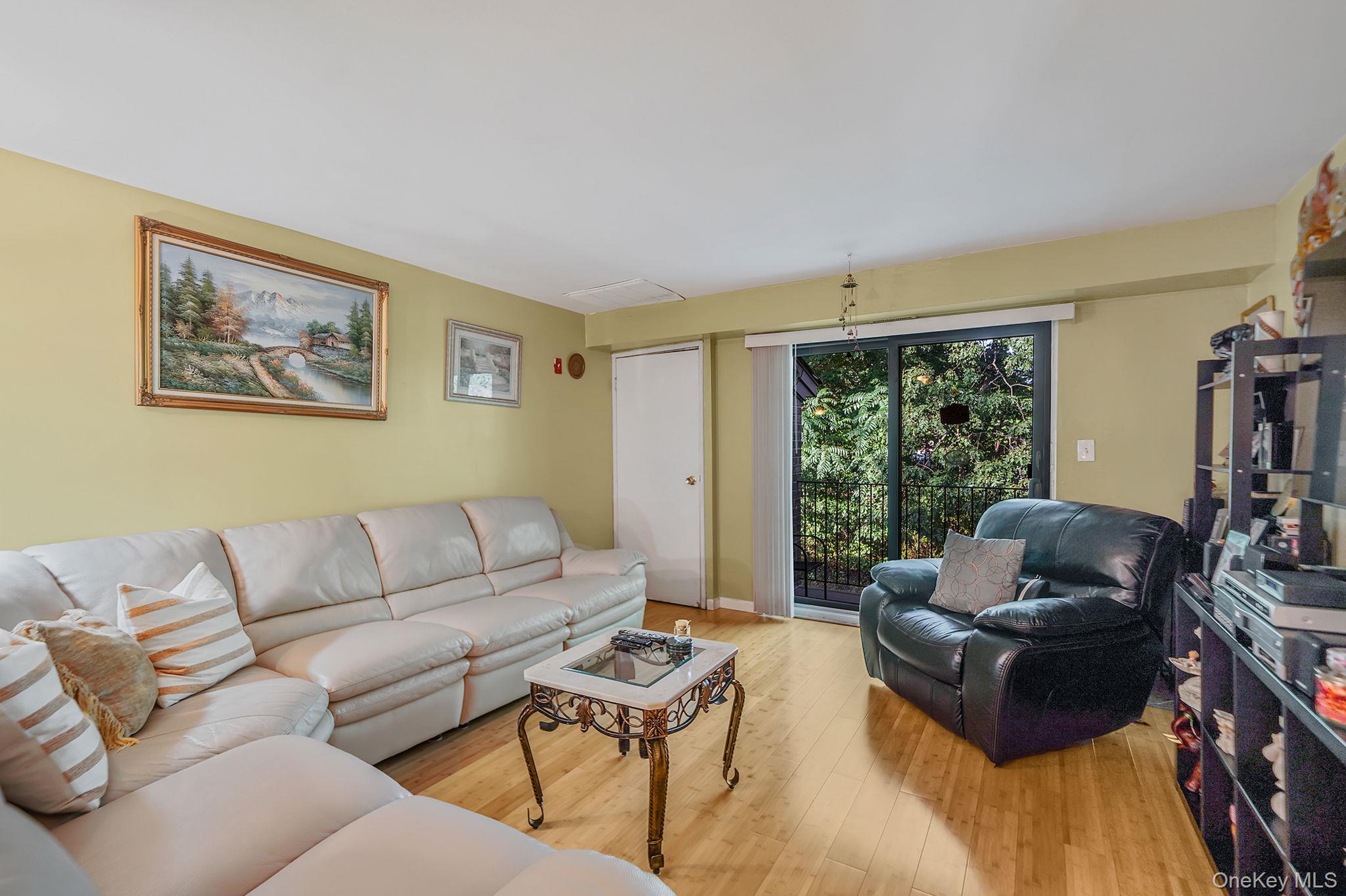 185 Newbrook # 185, Bay Shore, NY 11706