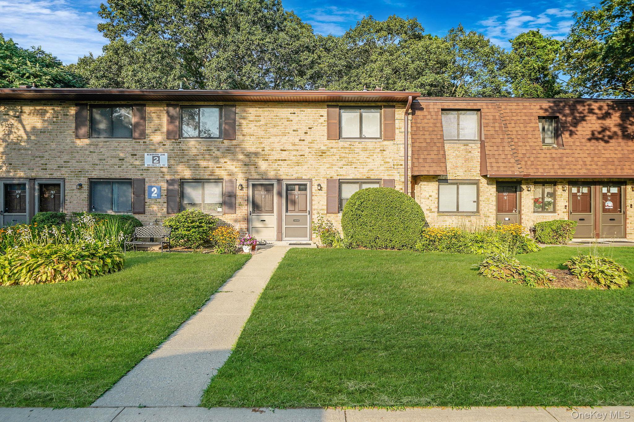 185 Newbrook # 185, Bay Shore, NY 11706