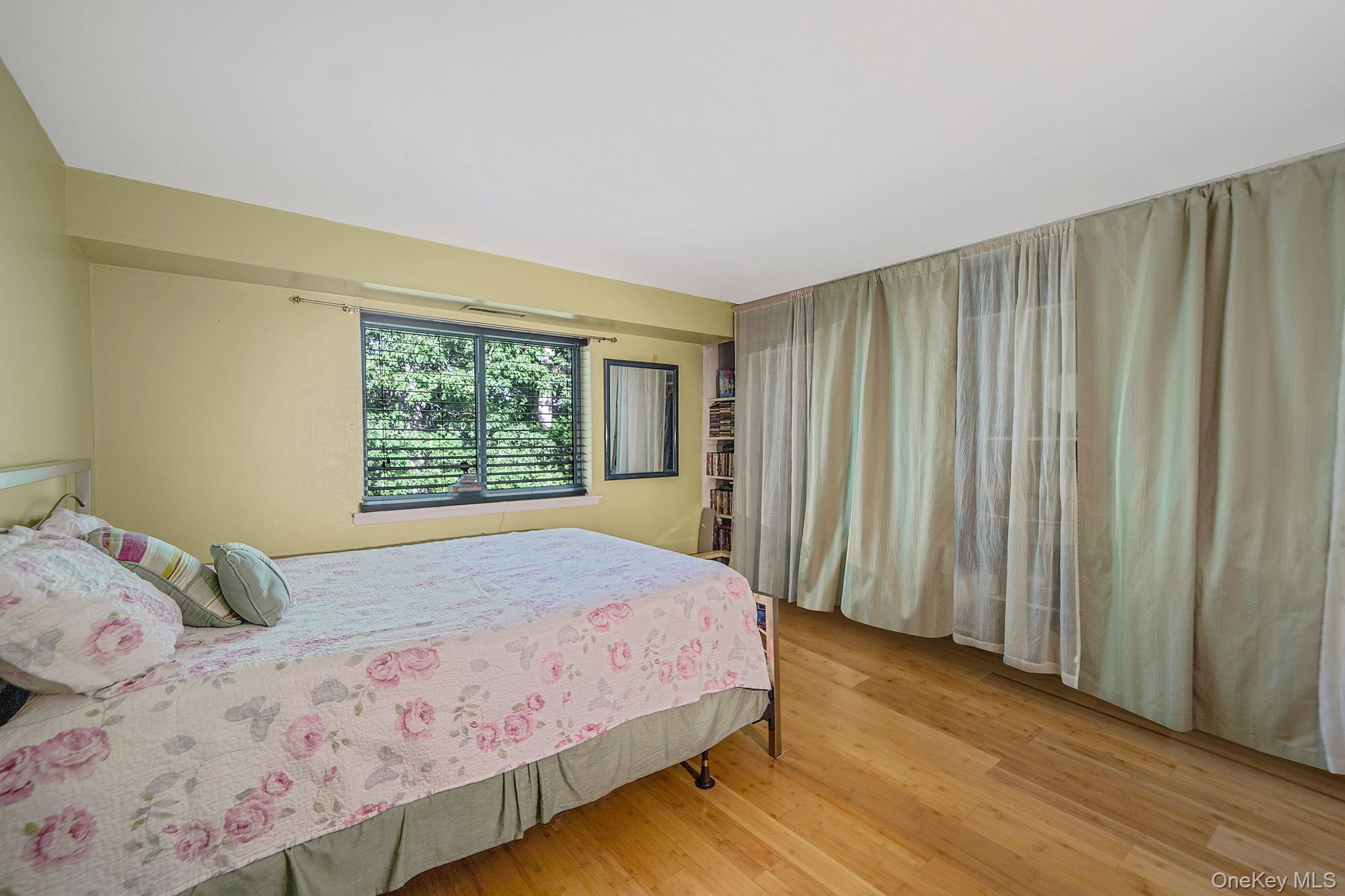 185 Newbrook # 185, Bay Shore, NY 11706