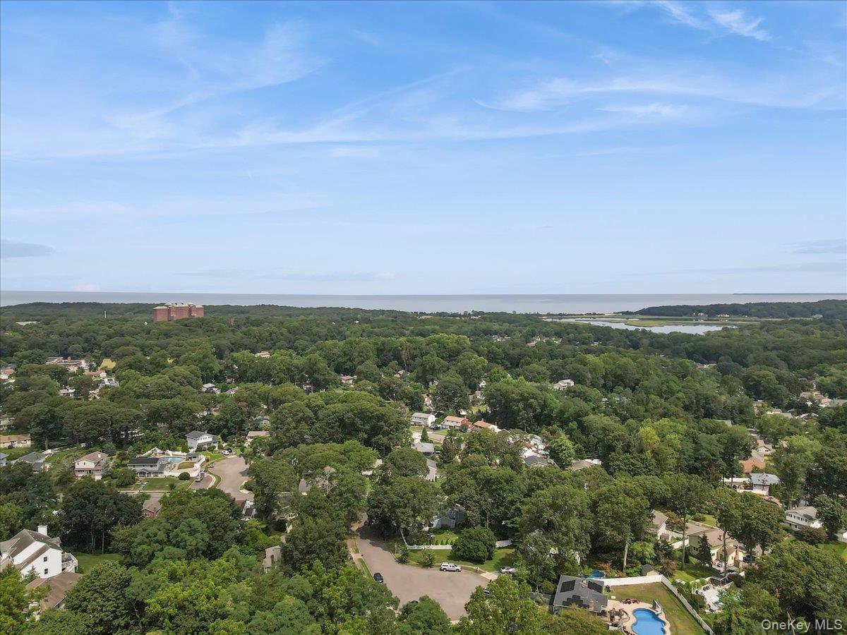 2 Ravenwood Drive, Kings Park, NY 11754