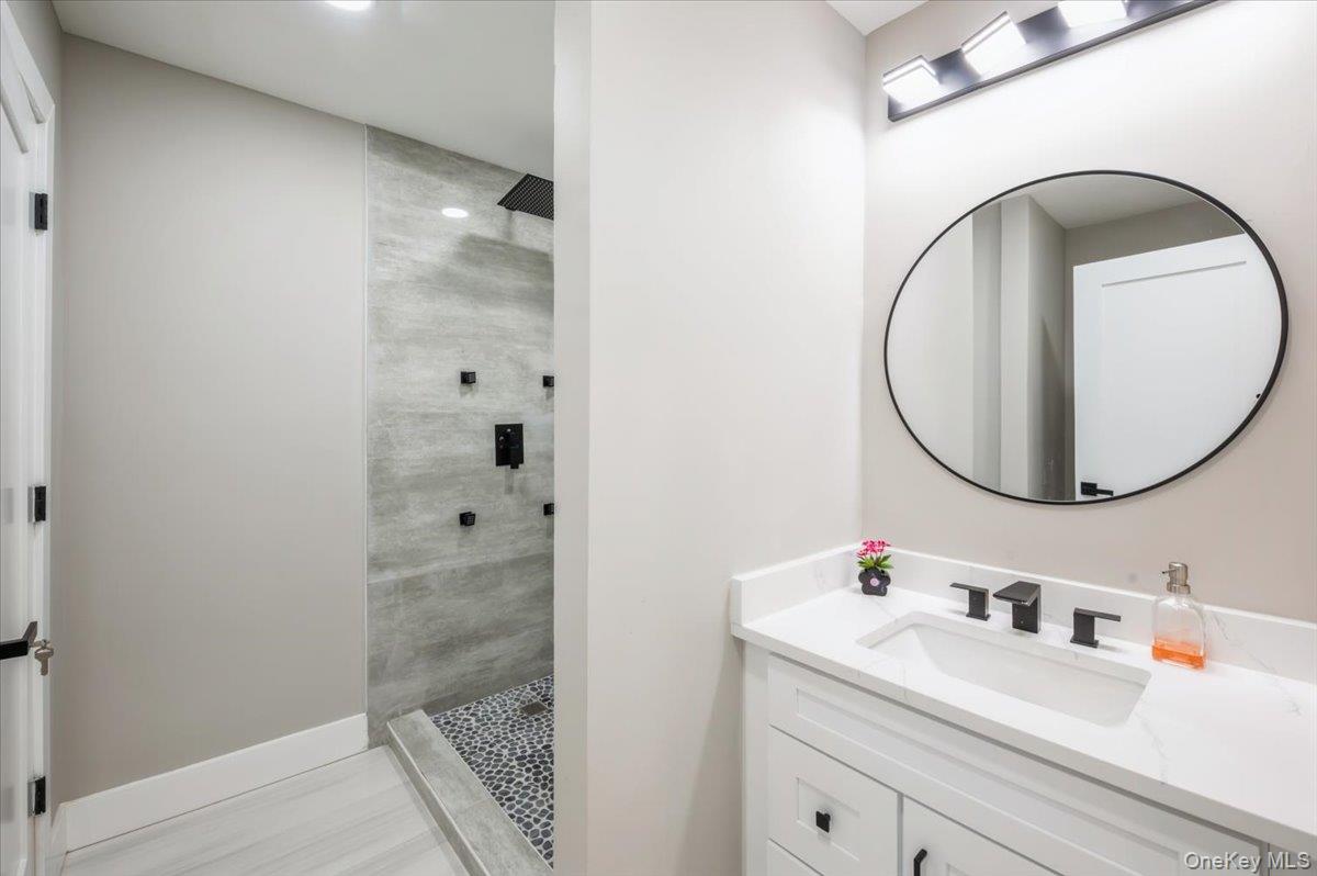 2 Ravenwood Drive, Kings Park, NY 11754