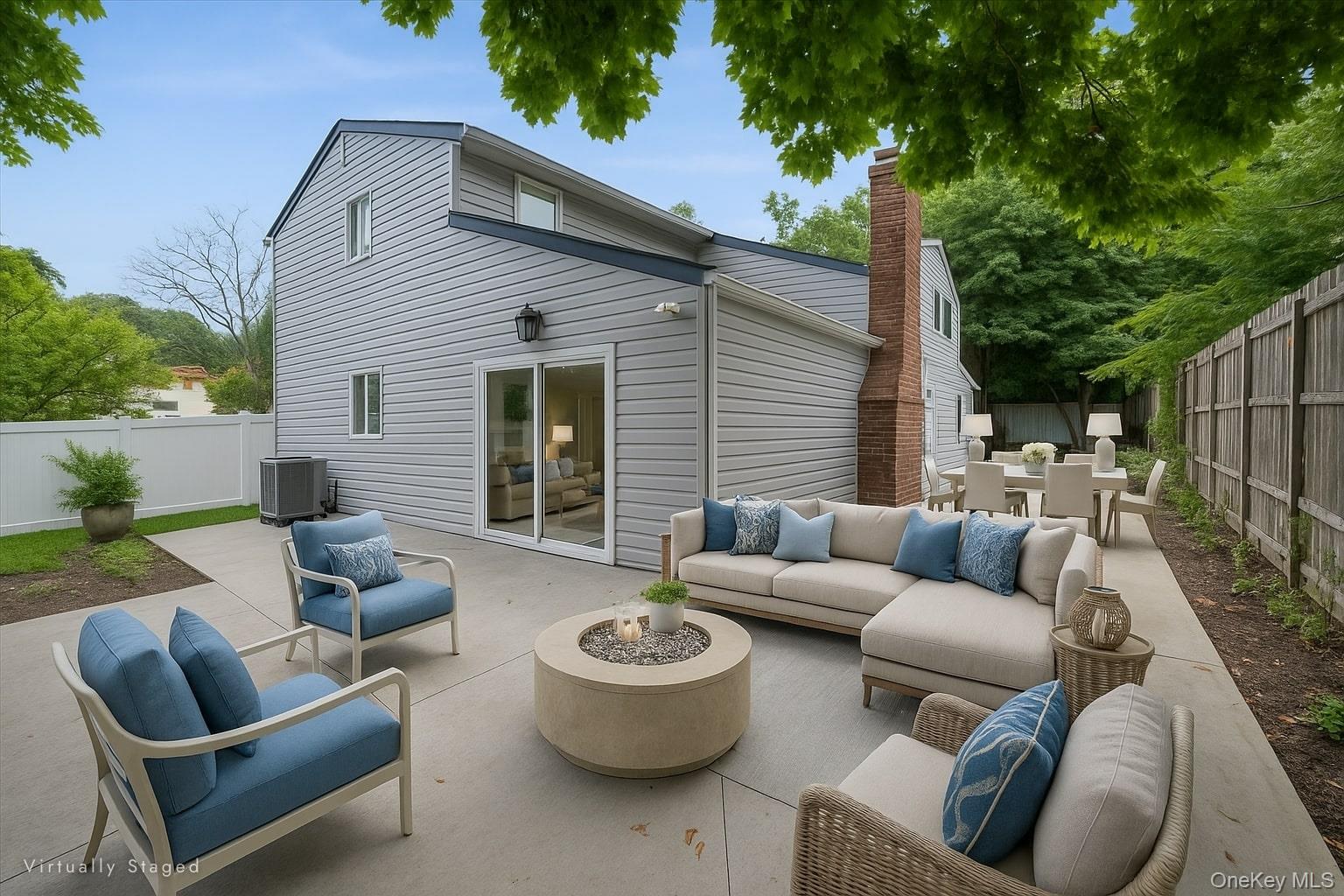 2 Ravenwood Drive, Kings Park, NY 11754