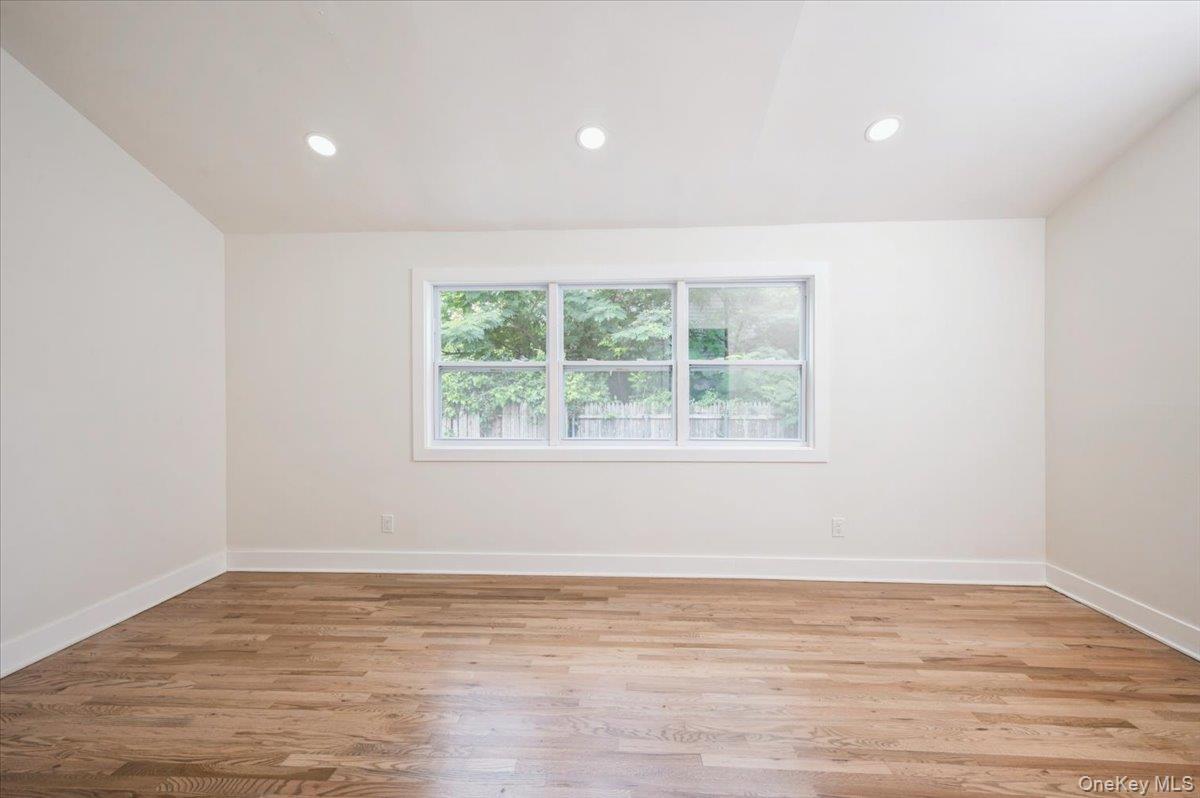 2 Ravenwood Drive, Kings Park, NY 11754