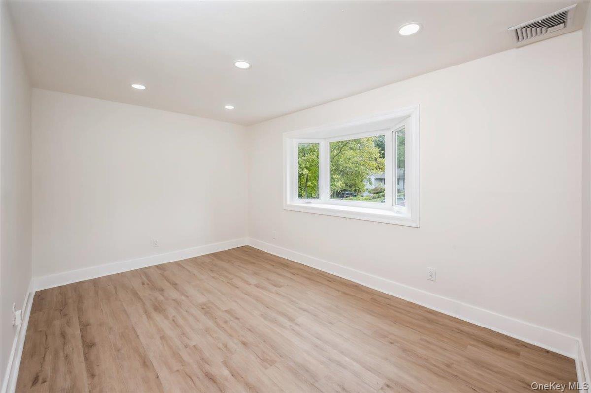 2 Ravenwood Drive, Kings Park, NY 11754