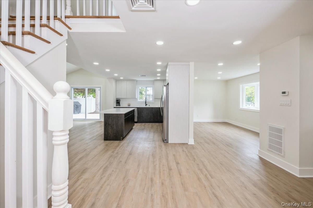 2 Ravenwood Drive, Kings Park, NY 11754