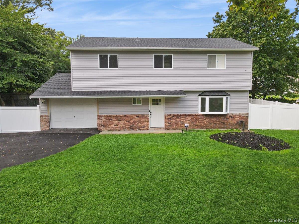 2 Ravenwood Drive, Kings Park, NY 11754