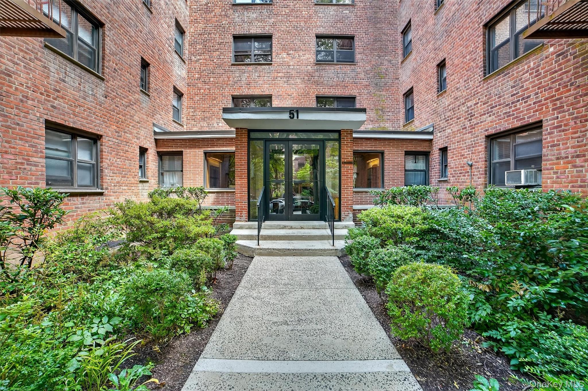 51 White Oak Street # 2E, New Rochelle, NY 10801