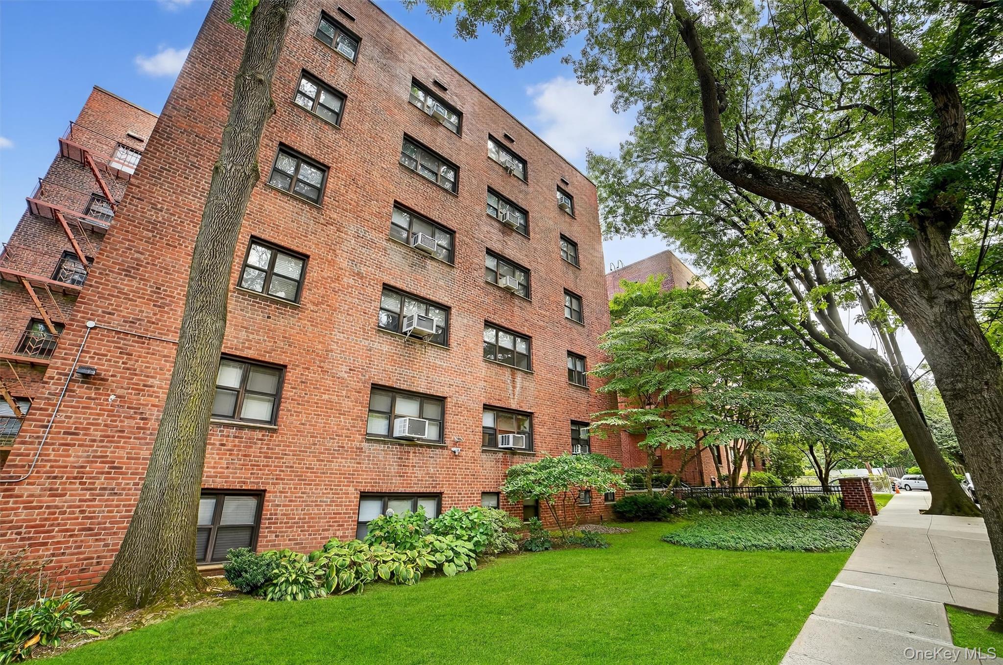 51 White Oak Street # 2E, New Rochelle, NY 10801